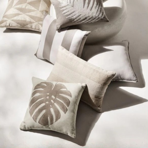 Pillows & Throws