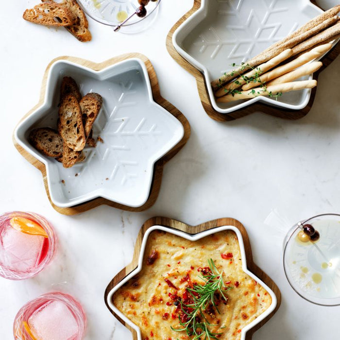 Snowflake Oven-to-Table Casserole Dish with Wood Trivet