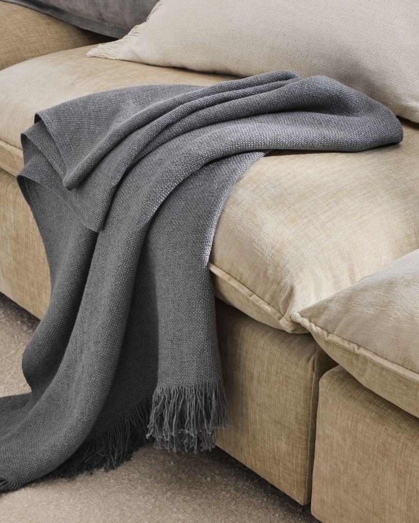 Throw Blankets ►