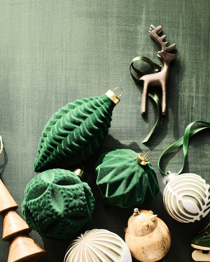 Ornaments & Tree Collars ►