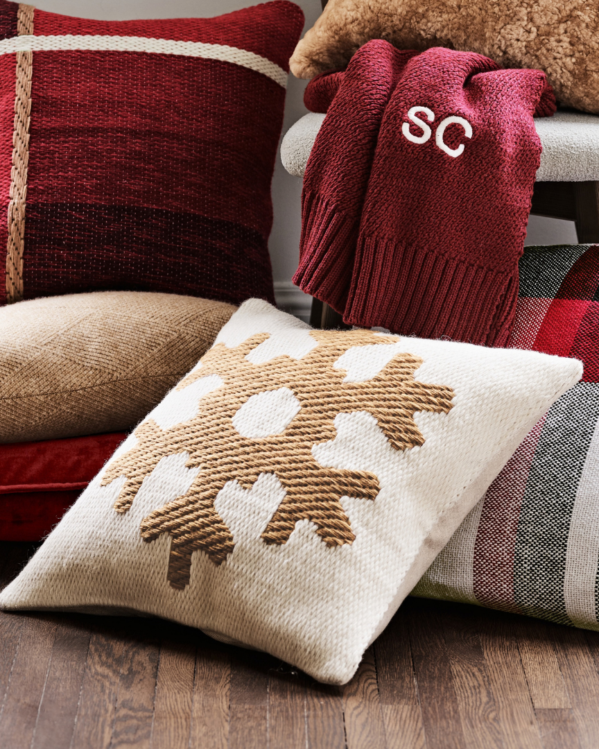 Christmas Throw Pillows ►