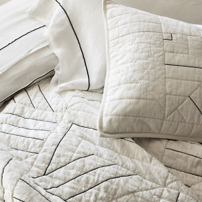 Twigg Cotton Black and White Full/Queen Quilt