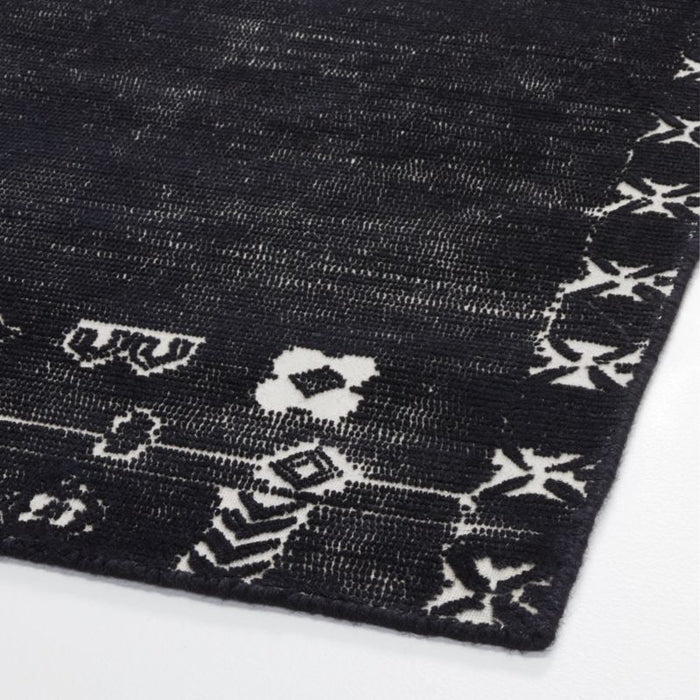 Erria Black Rug 5'x8'