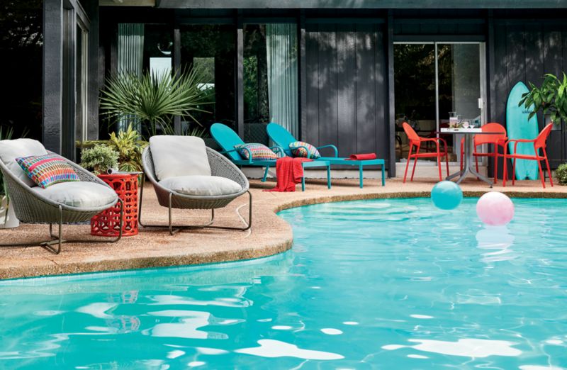 Lanai Round Fliptop Outdoor Dining Table