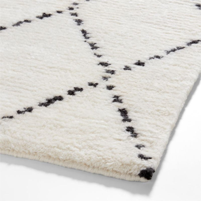 Safi Diamond Moroccan White & Black Area Rug 6'x9'