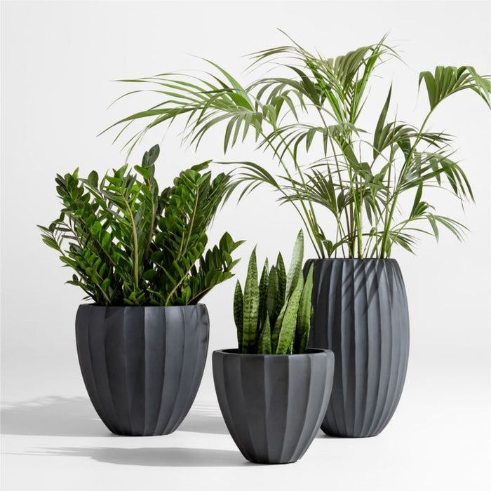 Warren Large Black Ficonstone Outdoor Planter 16.9"